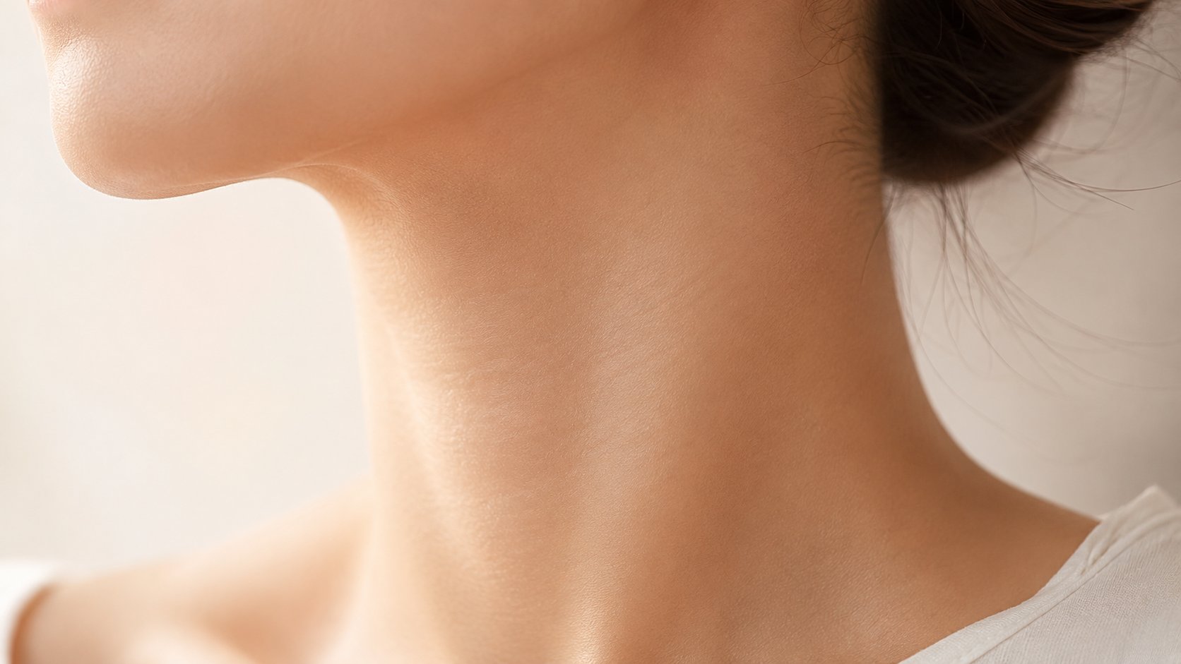 Vùng da cổ cần chăm sóc đúng cách để tránh thâm sạm