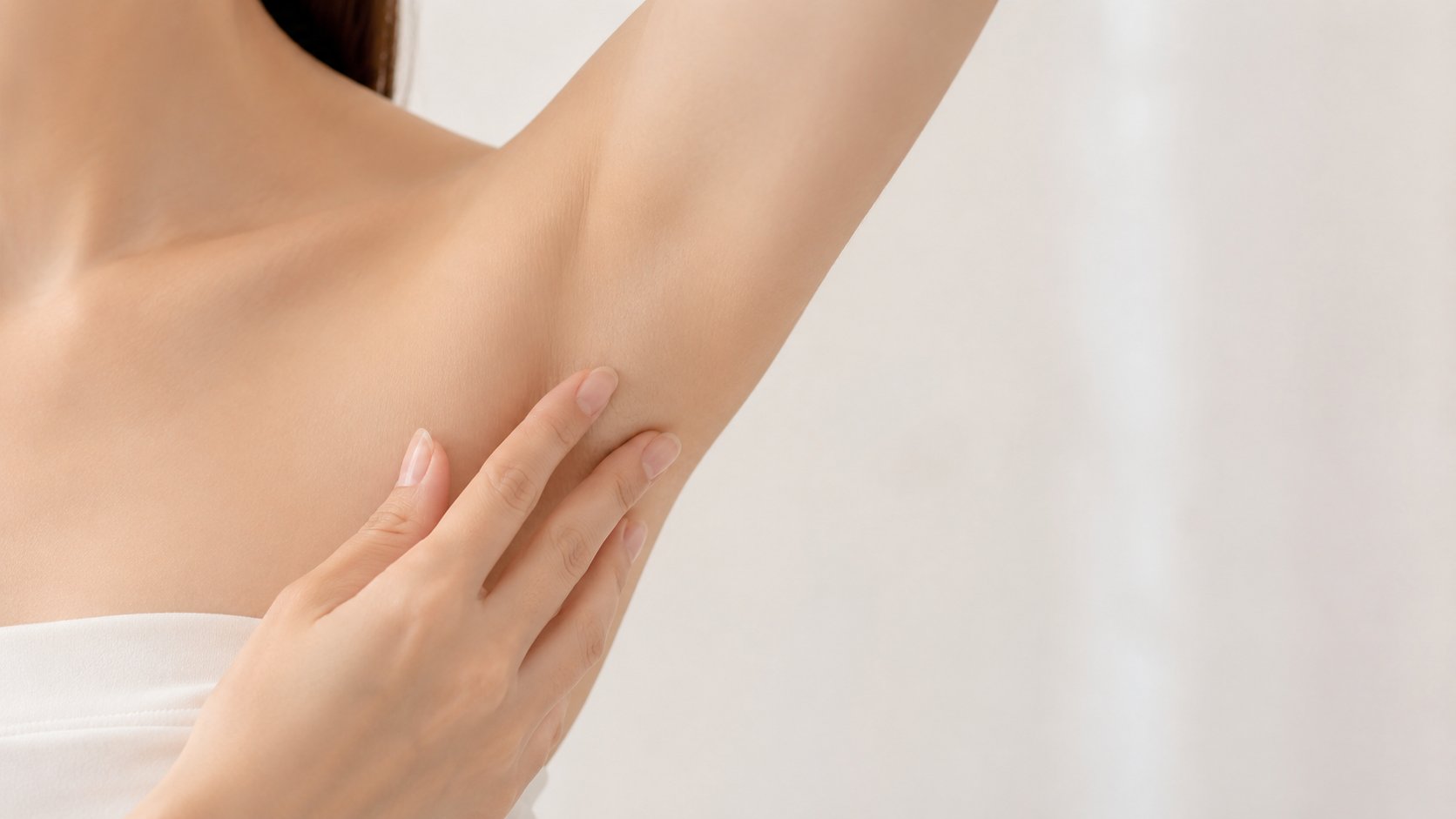 Chăm sóc vùng da dưới cánh tay sau buổi triệt lông