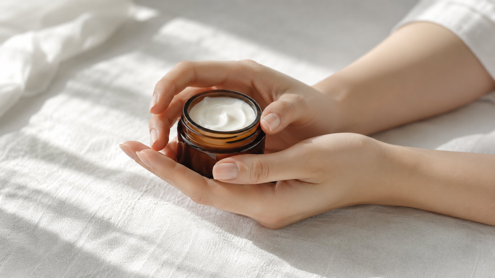 Tretinoin Trị Da Thâm Sạm: Cơ Chế, Liều Lượng và Lộ Trình Hiệu Quả